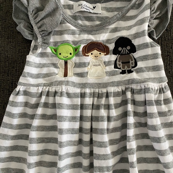 Disney outfit - Picture 2 of 2